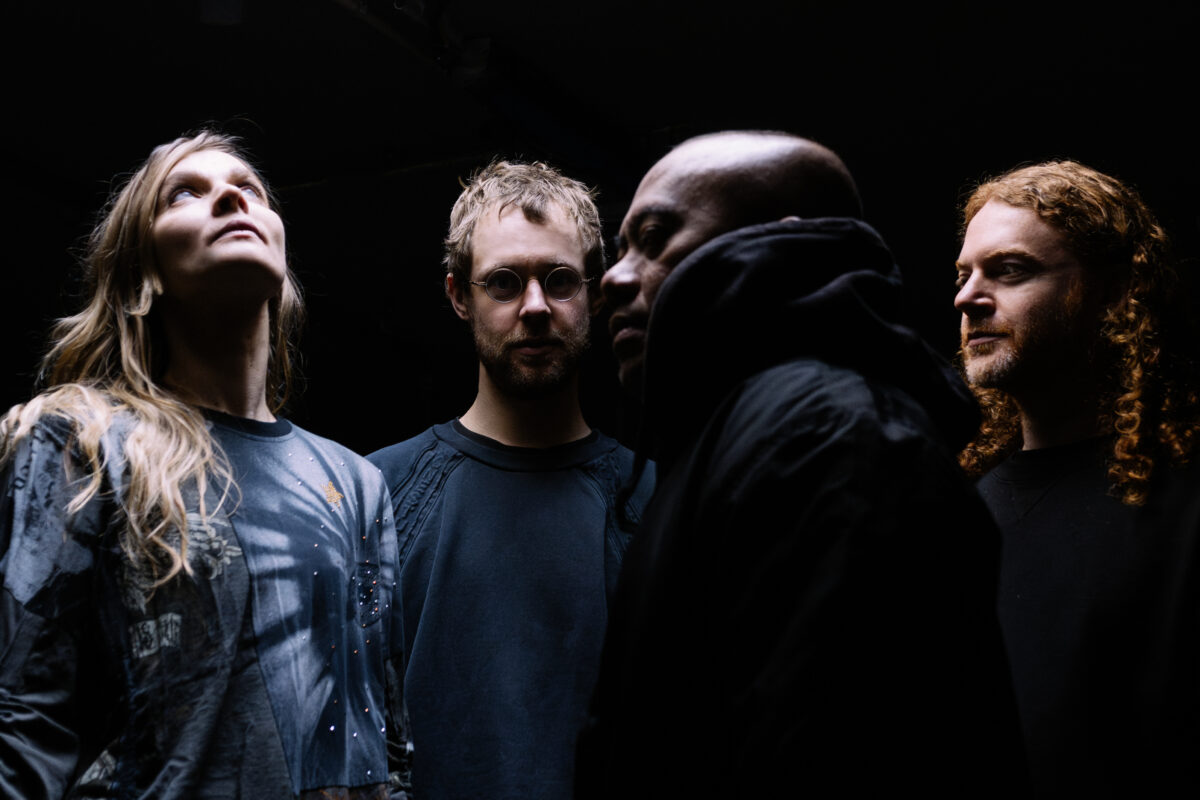 Fotografia OSMIUM (Hildur Guðnadóttir, Sam Slater, James Ginzburg, Rully Shabara) (INT)